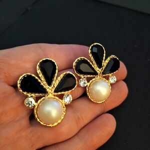 Elegant Gold and Black Pearl Earrings Clip On